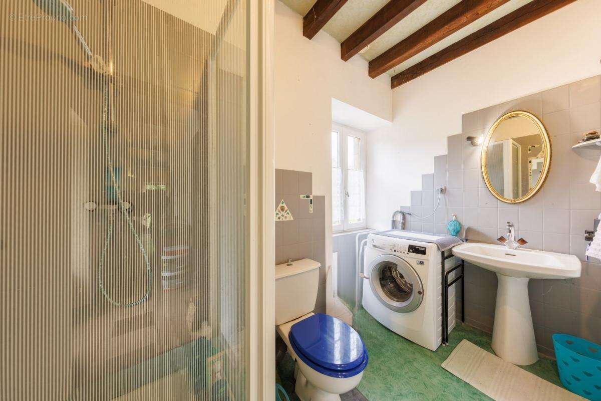 Maison à LA CHAPELLE-AUX-SAINTS