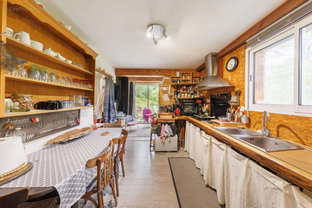 Maison à LA CHAPELLE-AUX-SAINTS