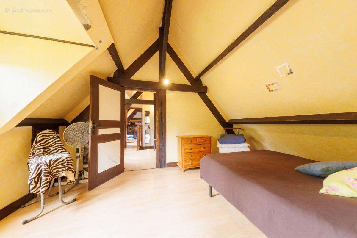 Maison à LA CHAPELLE-AUX-SAINTS