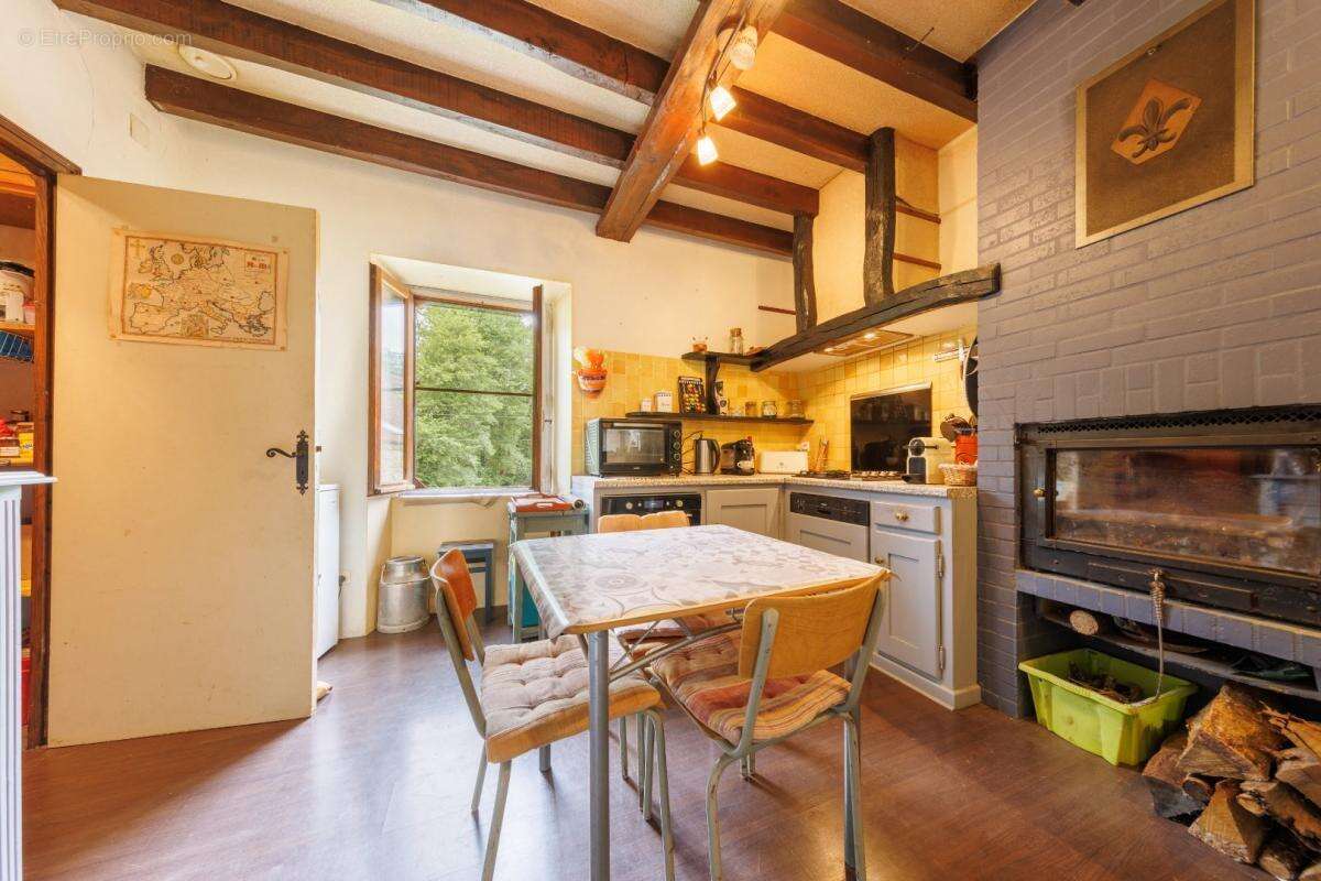 Maison à LA CHAPELLE-AUX-SAINTS