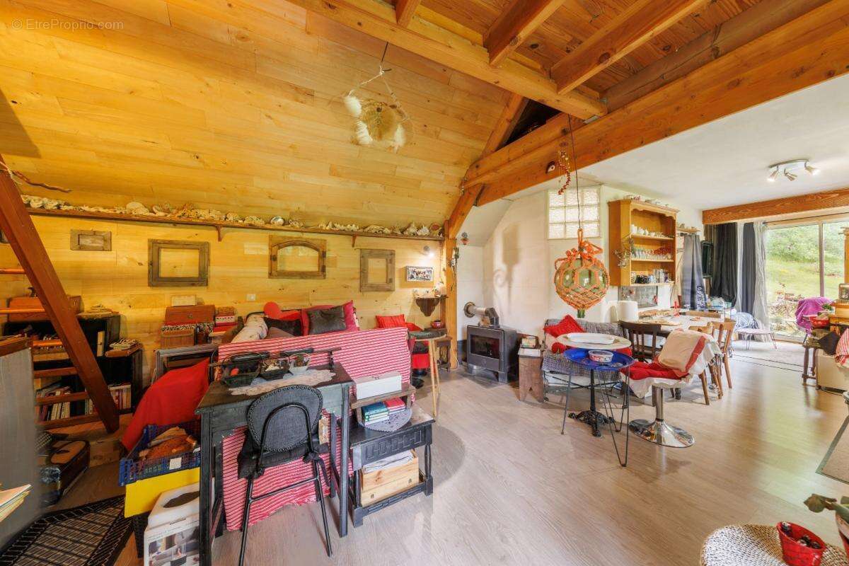 Maison à LA CHAPELLE-AUX-SAINTS