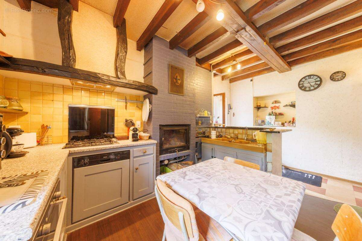 Maison à LA CHAPELLE-AUX-SAINTS