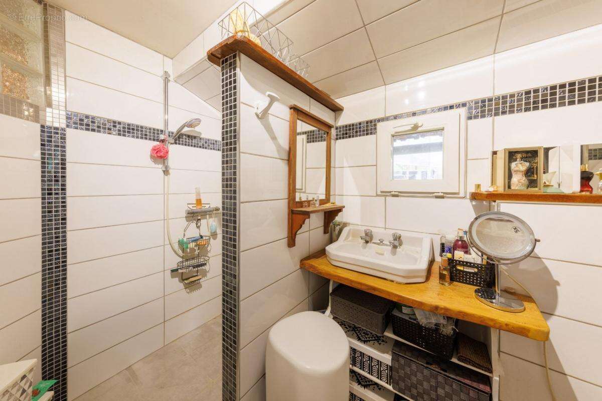 Maison à LA CHAPELLE-AUX-SAINTS