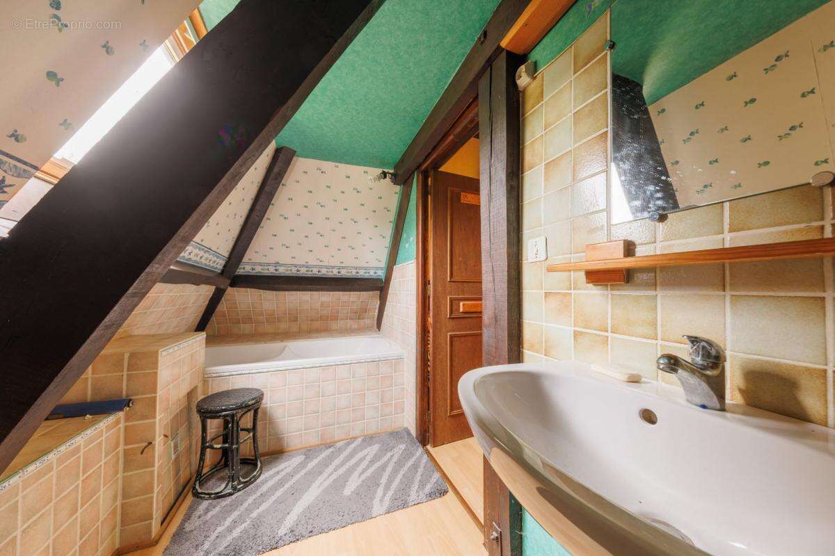 Maison à LA CHAPELLE-AUX-SAINTS