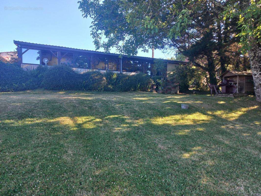 Commerce à ROUFFIGNAC-SAINT-CERNIN-DE-REILHAC