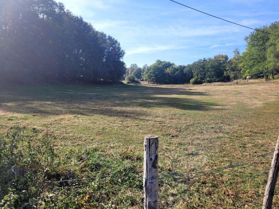 Terrain à SAINT-MAIME-DE-PEREYROL