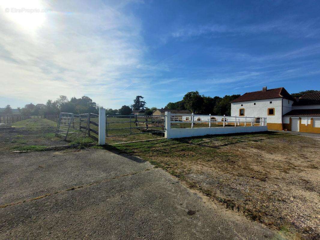 Terrain à SAINT-MAIME-DE-PEREYROL