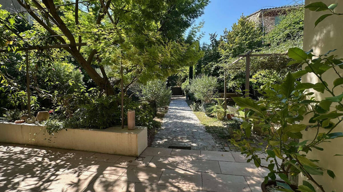 Maison à VAISON-LA-ROMAINE