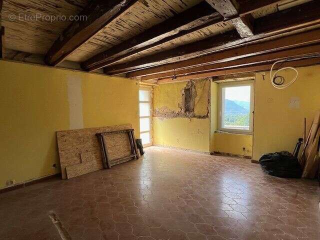 Maison à SAINT-ETIENNE-DE-CROSSEY