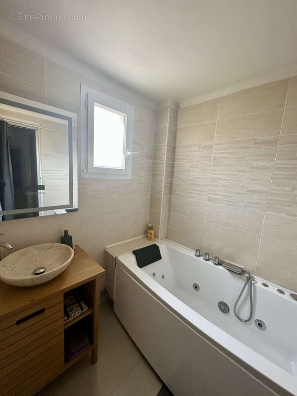 Appartement à MARSEILLE-2E