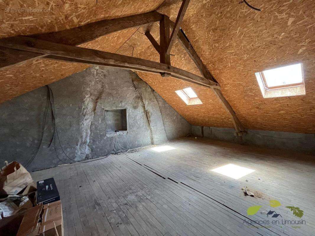 Maison à LA JONCHERE-SAINT-MAURICE