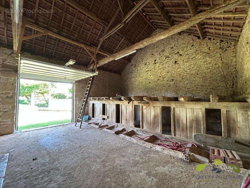 Maison à LA JONCHERE-SAINT-MAURICE