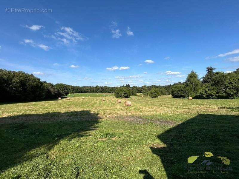 Maison à LA JONCHERE-SAINT-MAURICE