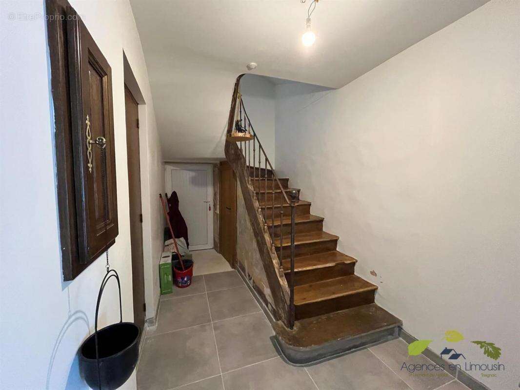 Maison à LA JONCHERE-SAINT-MAURICE