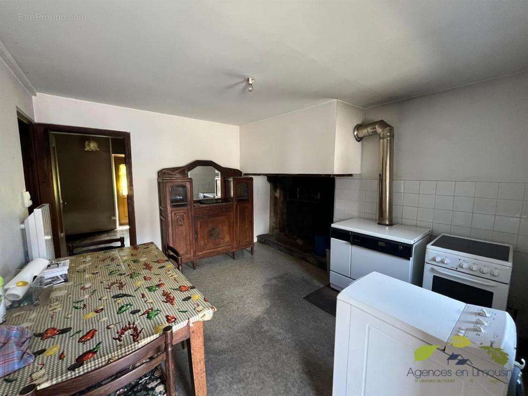 Maison à SAINT-LEONARD-DE-NOBLAT