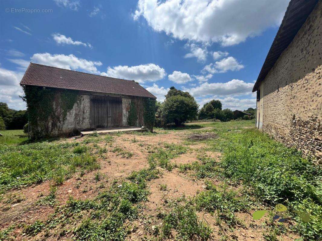 Maison à SAINT-LEONARD-DE-NOBLAT