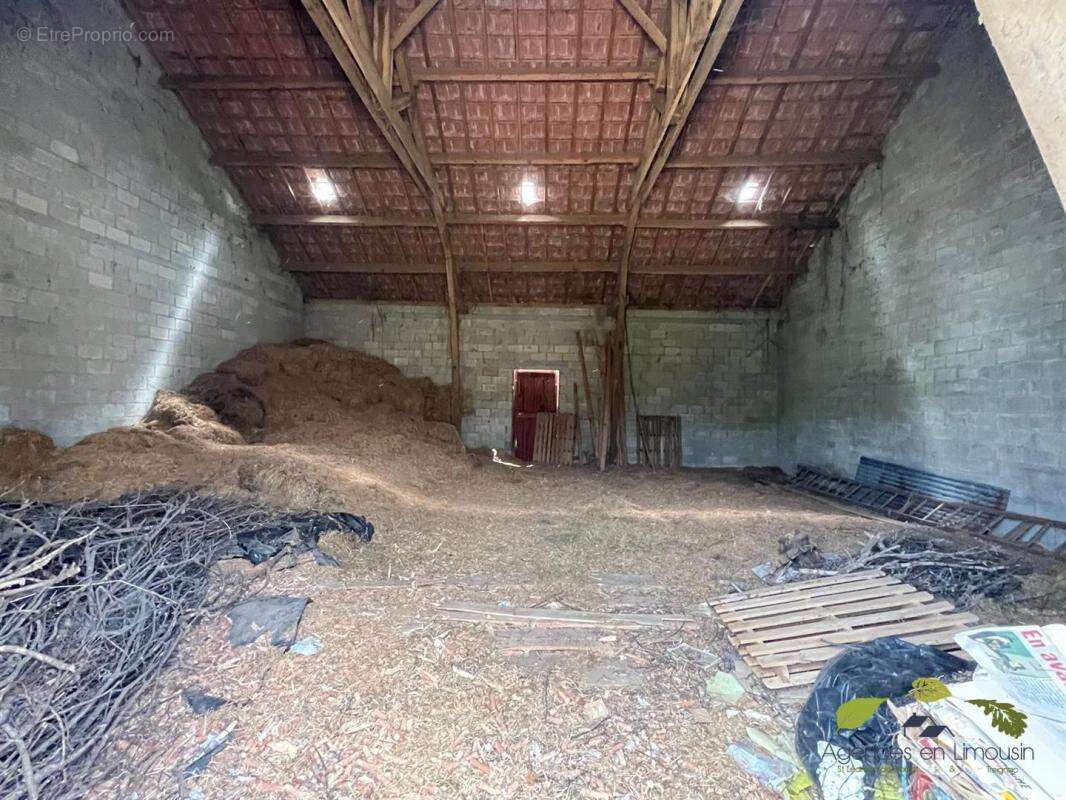 Maison à SAINT-LEONARD-DE-NOBLAT