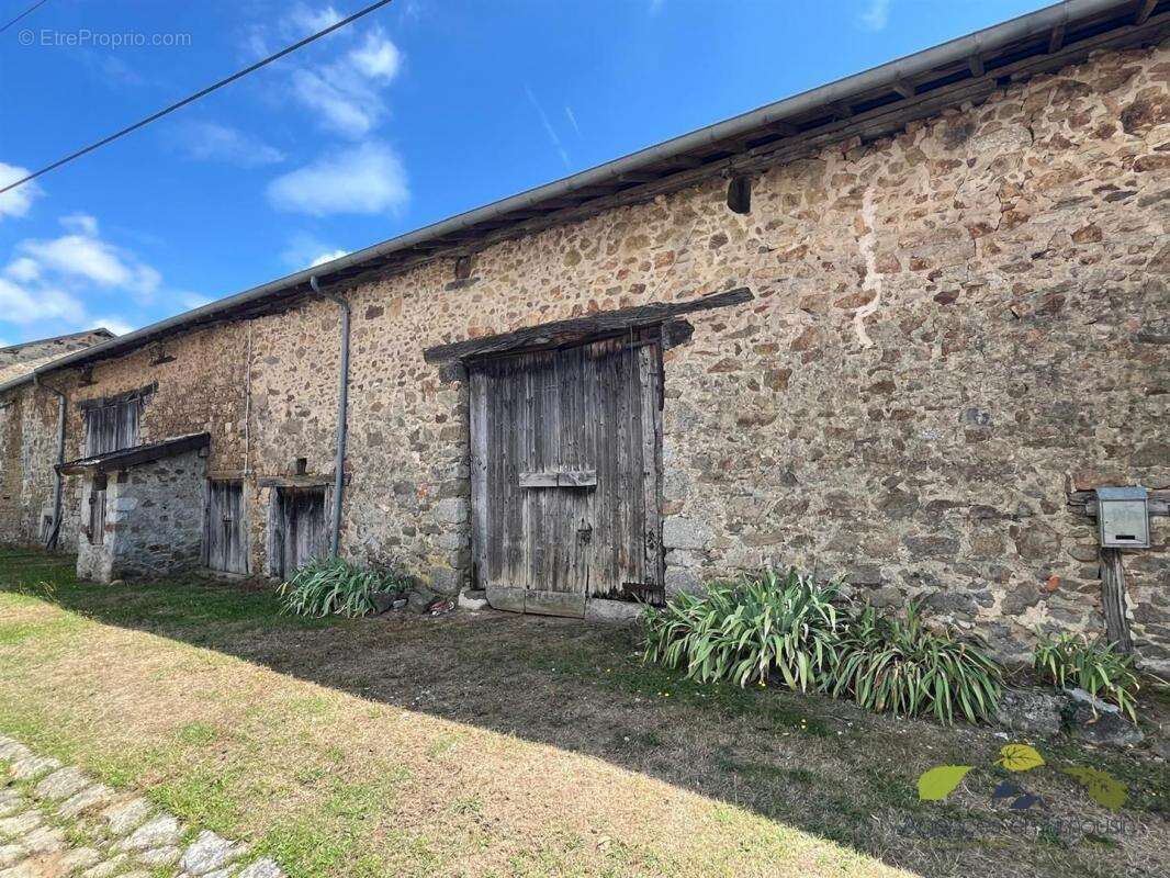 Maison à SAINT-LEONARD-DE-NOBLAT