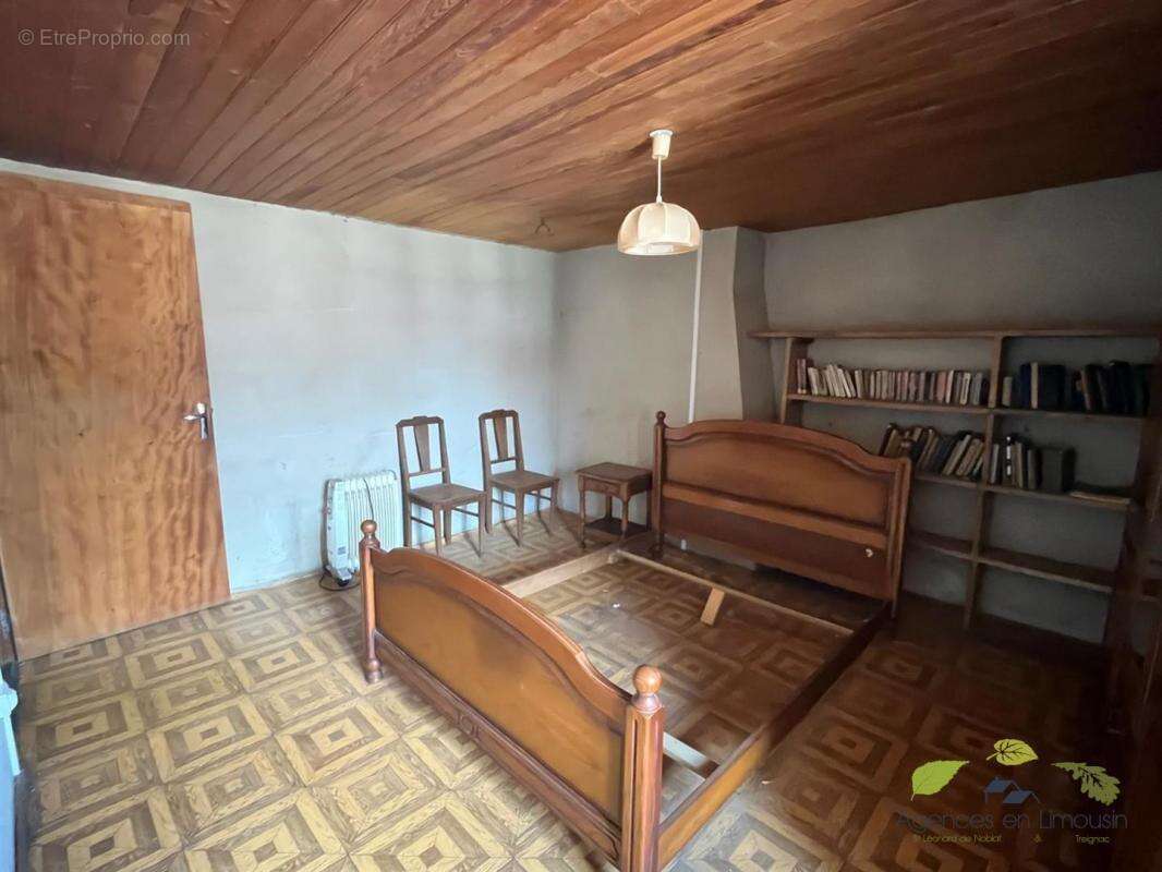 Maison à SAINT-LEONARD-DE-NOBLAT