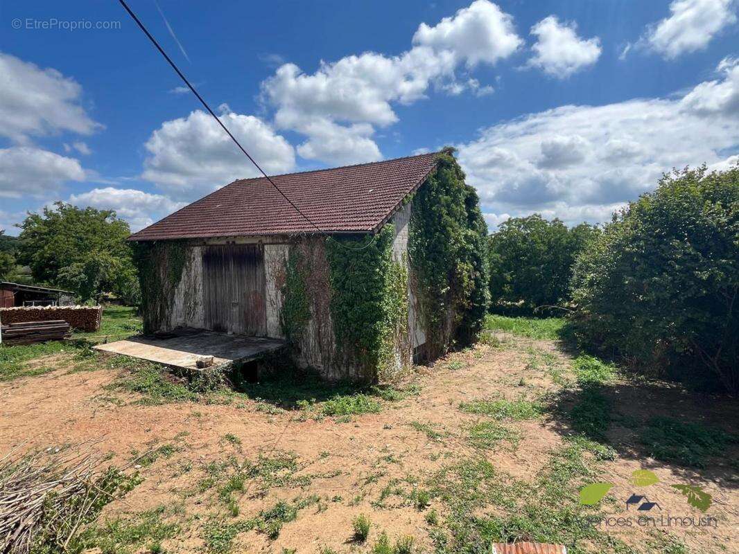 Maison à SAINT-LEONARD-DE-NOBLAT