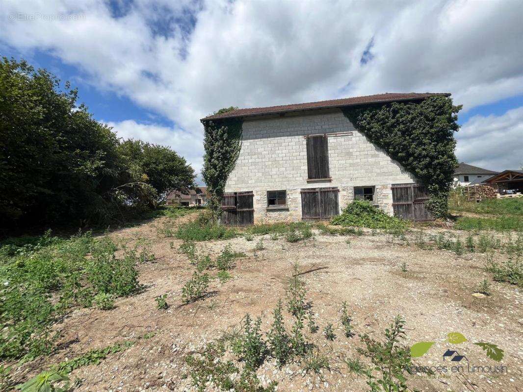 Maison à SAINT-LEONARD-DE-NOBLAT