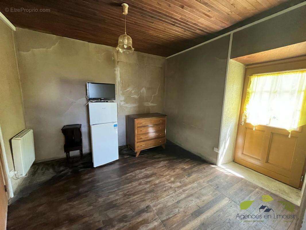 Maison à SAINT-LEONARD-DE-NOBLAT