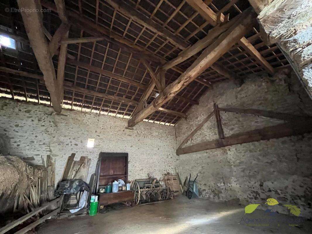 Maison à SAINT-LEONARD-DE-NOBLAT