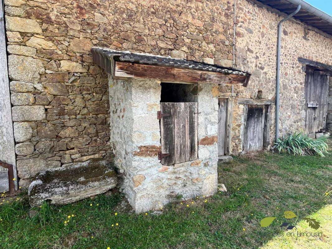 Maison à SAINT-LEONARD-DE-NOBLAT