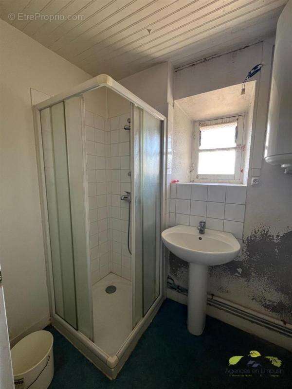 Maison à SAINT-LEONARD-DE-NOBLAT