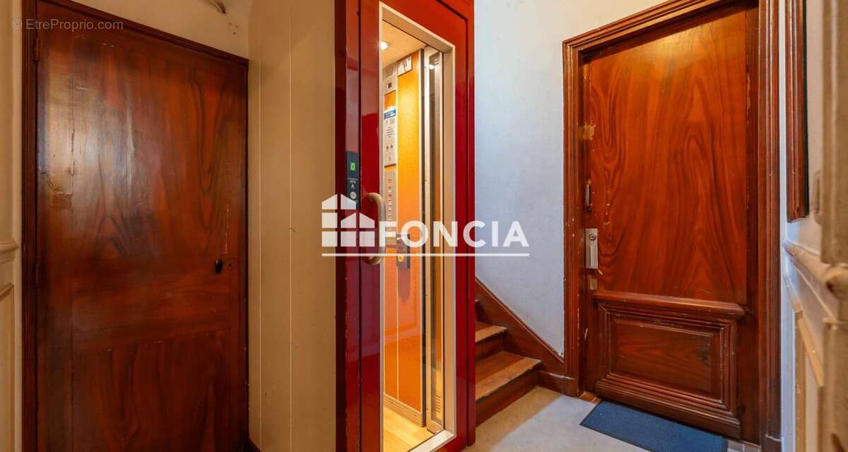 Appartement à COURBEVOIE