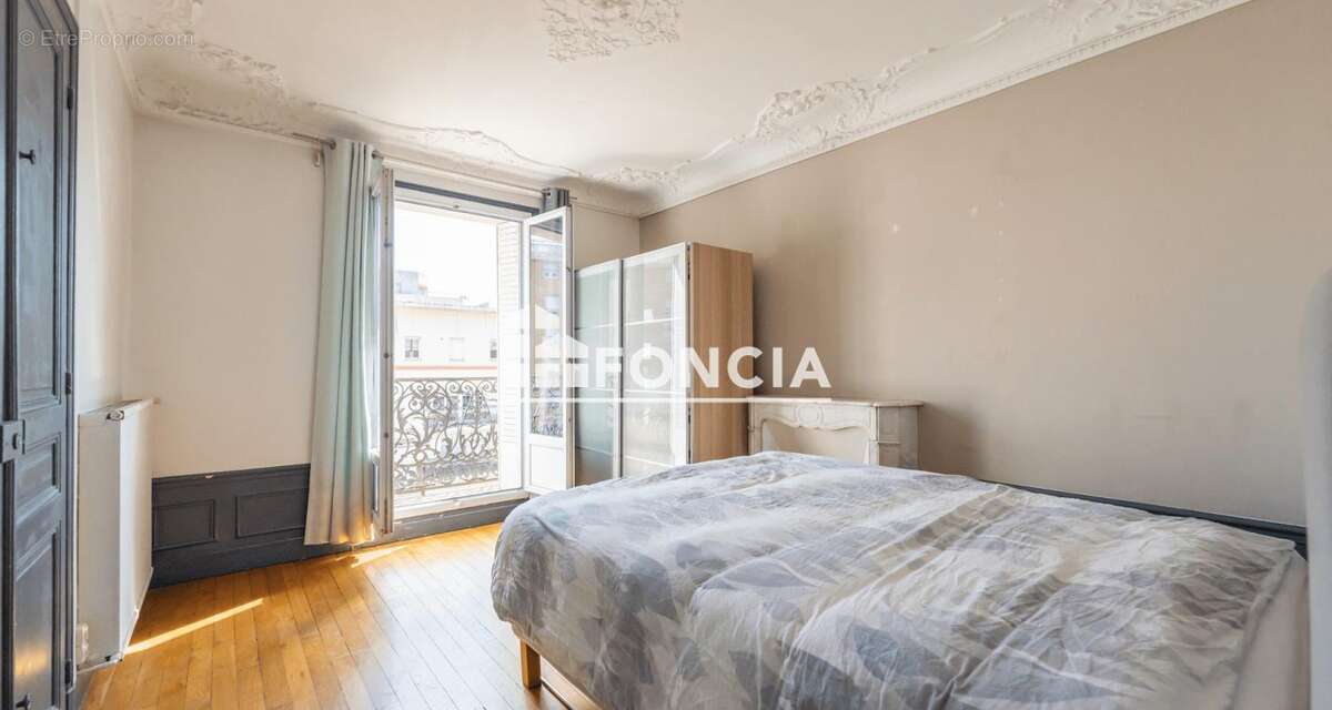 Appartement à COURBEVOIE