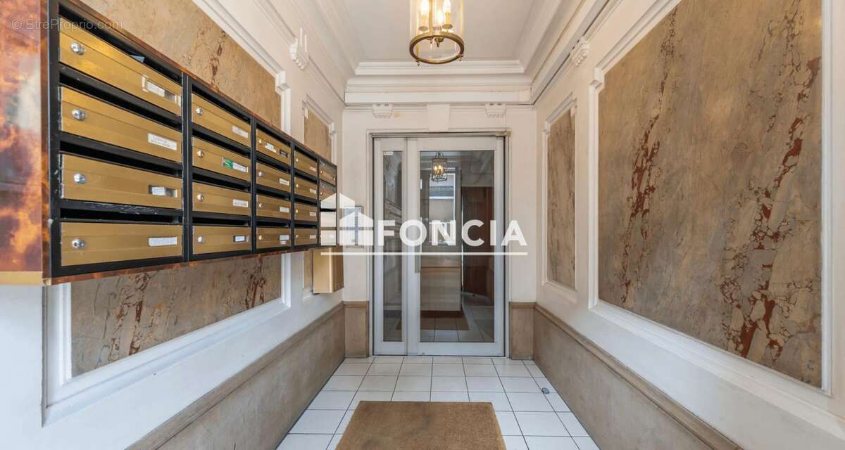 Appartement à COURBEVOIE