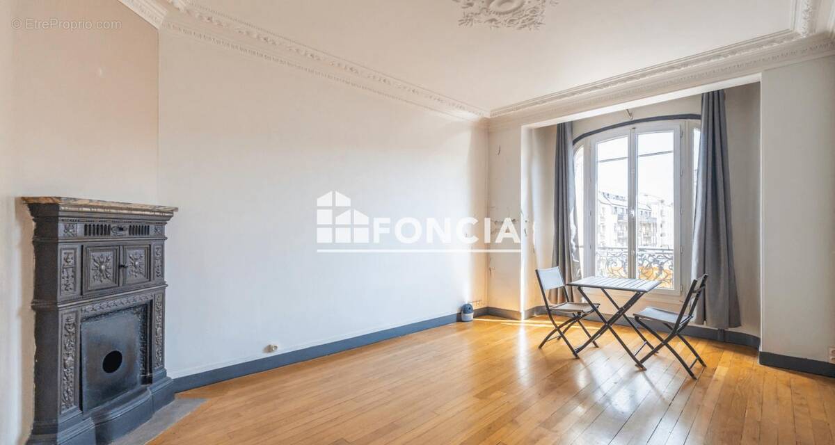 Appartement à COURBEVOIE