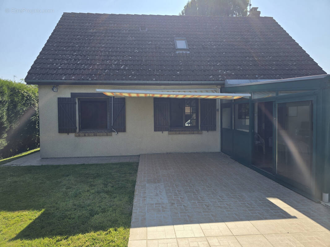 Maison à FEUQUIERES-EN-VIMEU