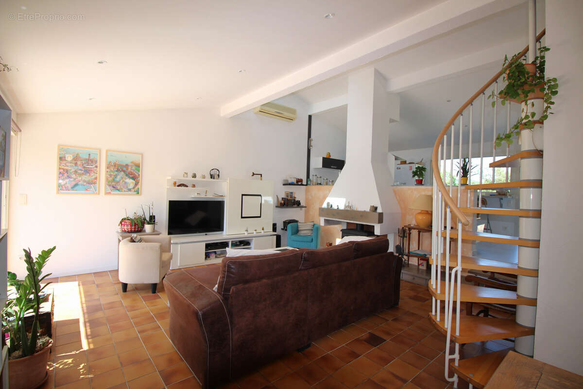 Maison à MEOUNES-LES-MONTRIEUX