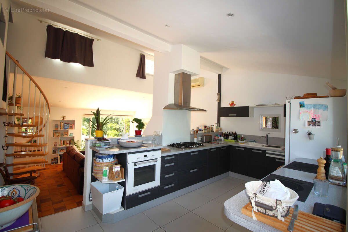 Maison à MEOUNES-LES-MONTRIEUX