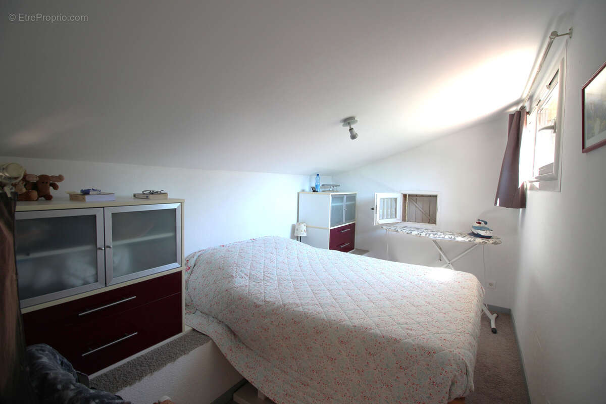 Maison à MEOUNES-LES-MONTRIEUX