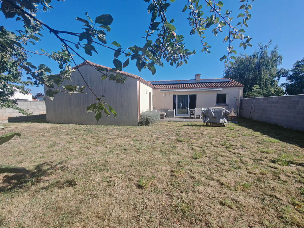 Maison à SAINT-HILAIRE-DE-CHALEONS