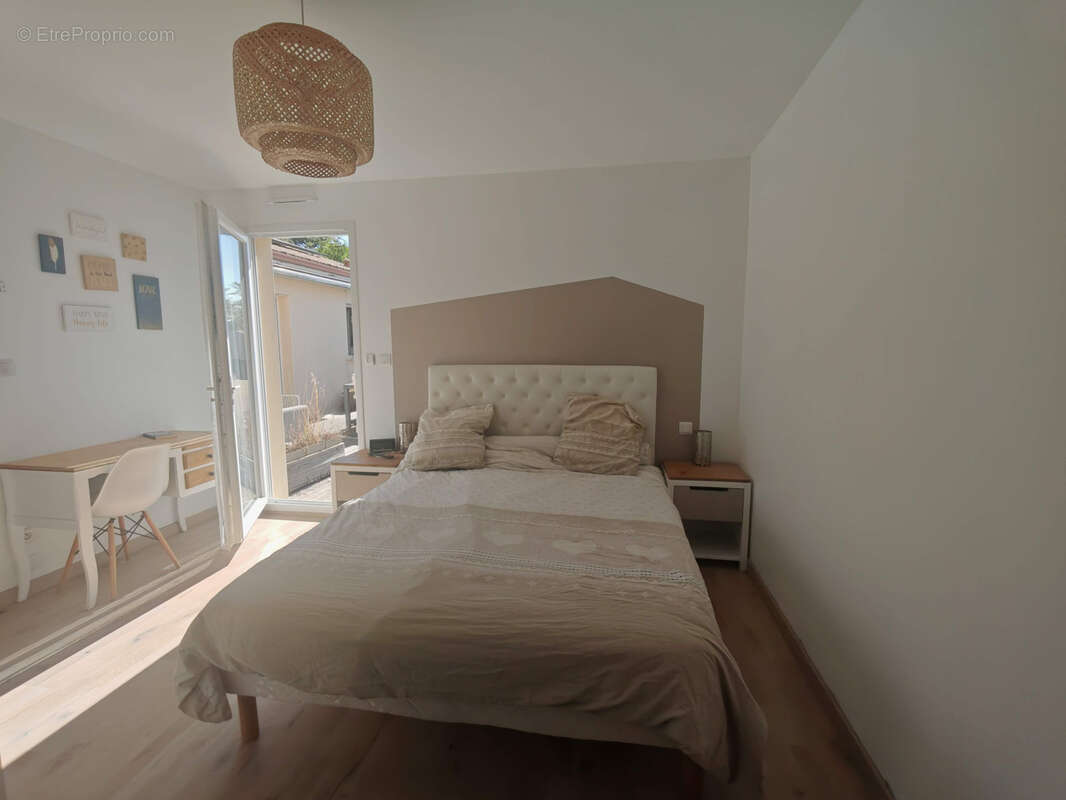 Maison à SAINT-HILAIRE-DE-CHALEONS