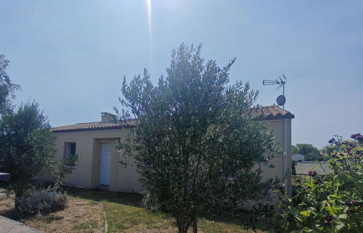 Maison à SAINT-HILAIRE-DE-CHALEONS