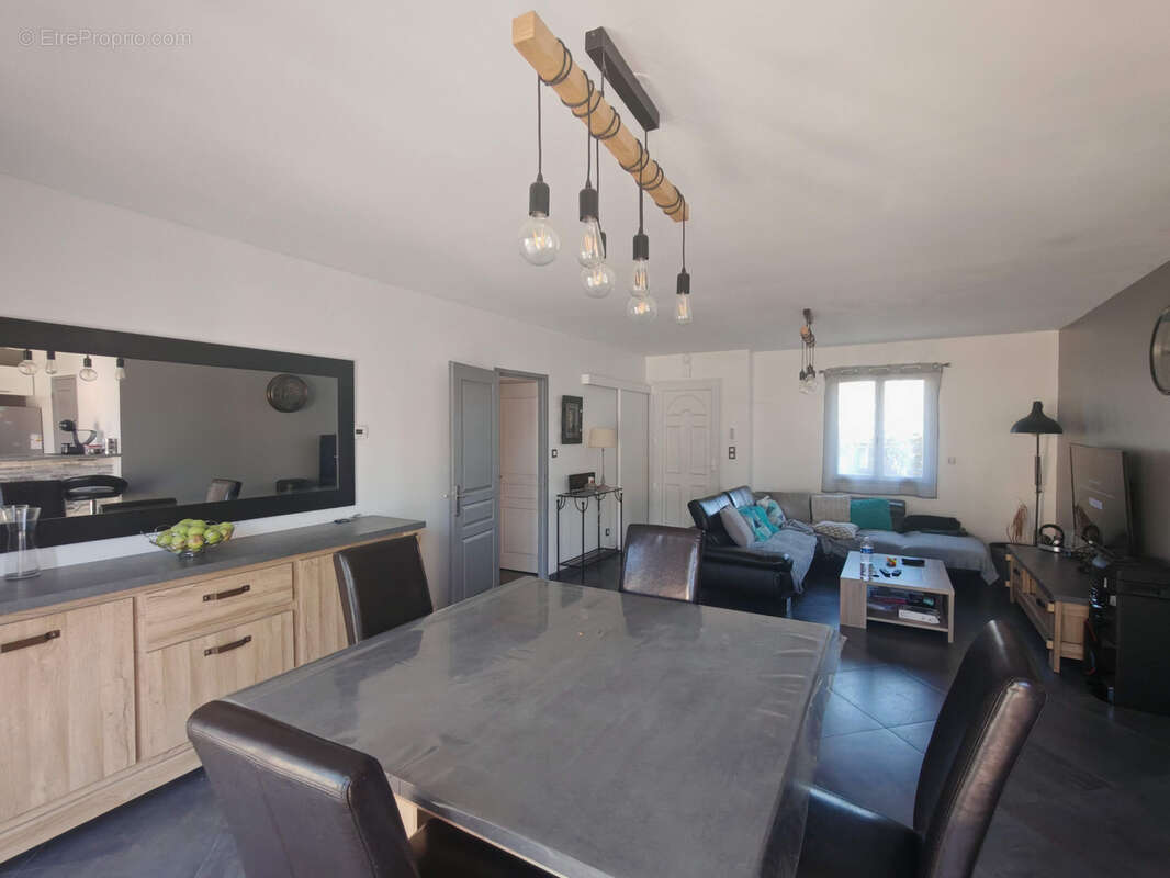 Maison à SAINT-HILAIRE-DE-CHALEONS