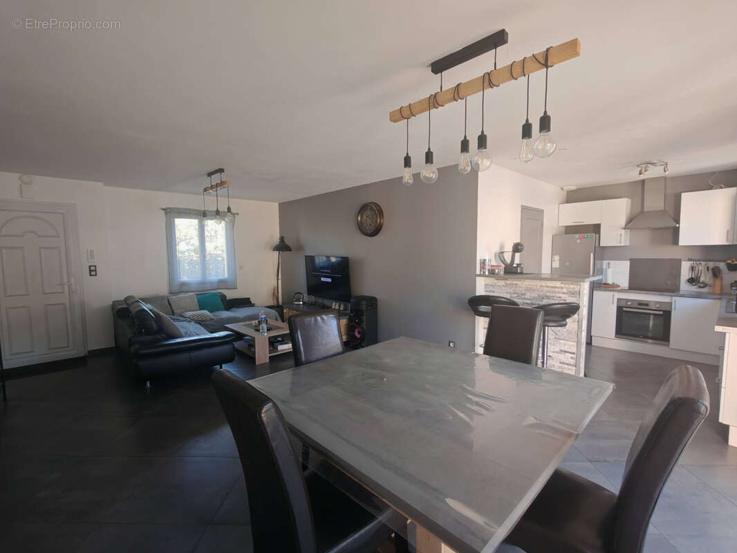 Maison à SAINT-HILAIRE-DE-CHALEONS