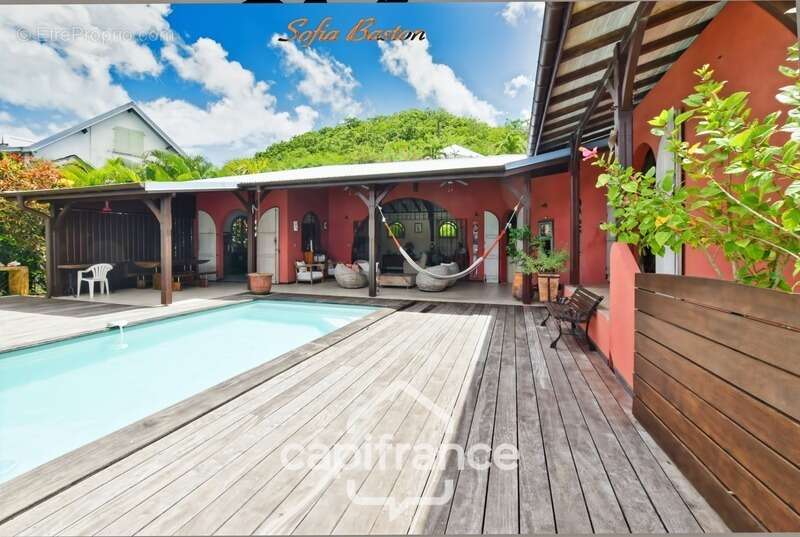 Maison à LES TROIS-ILETS