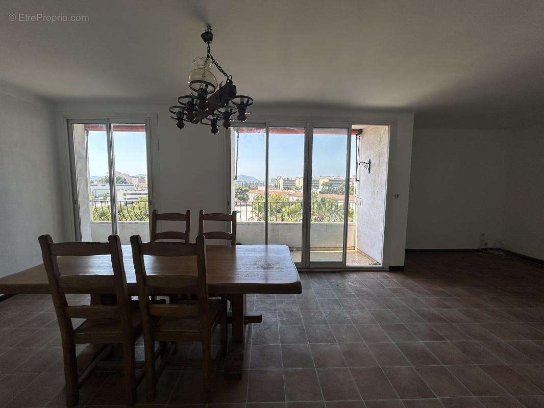 Appartement à MARSEILLE-5E