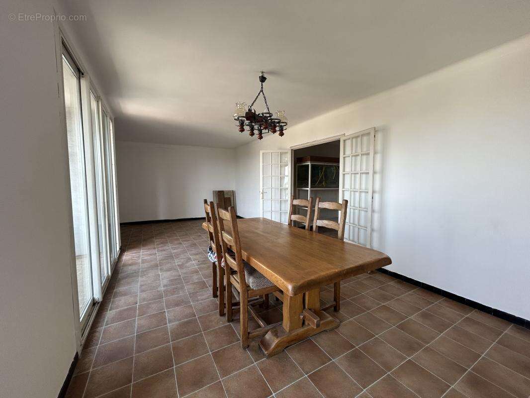 Appartement à MARSEILLE-5E
