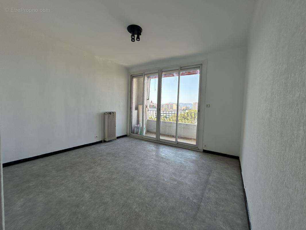 Appartement à MARSEILLE-5E