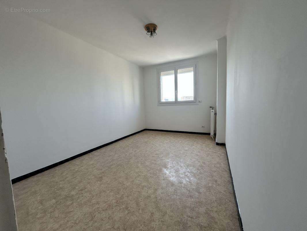 Appartement à MARSEILLE-5E