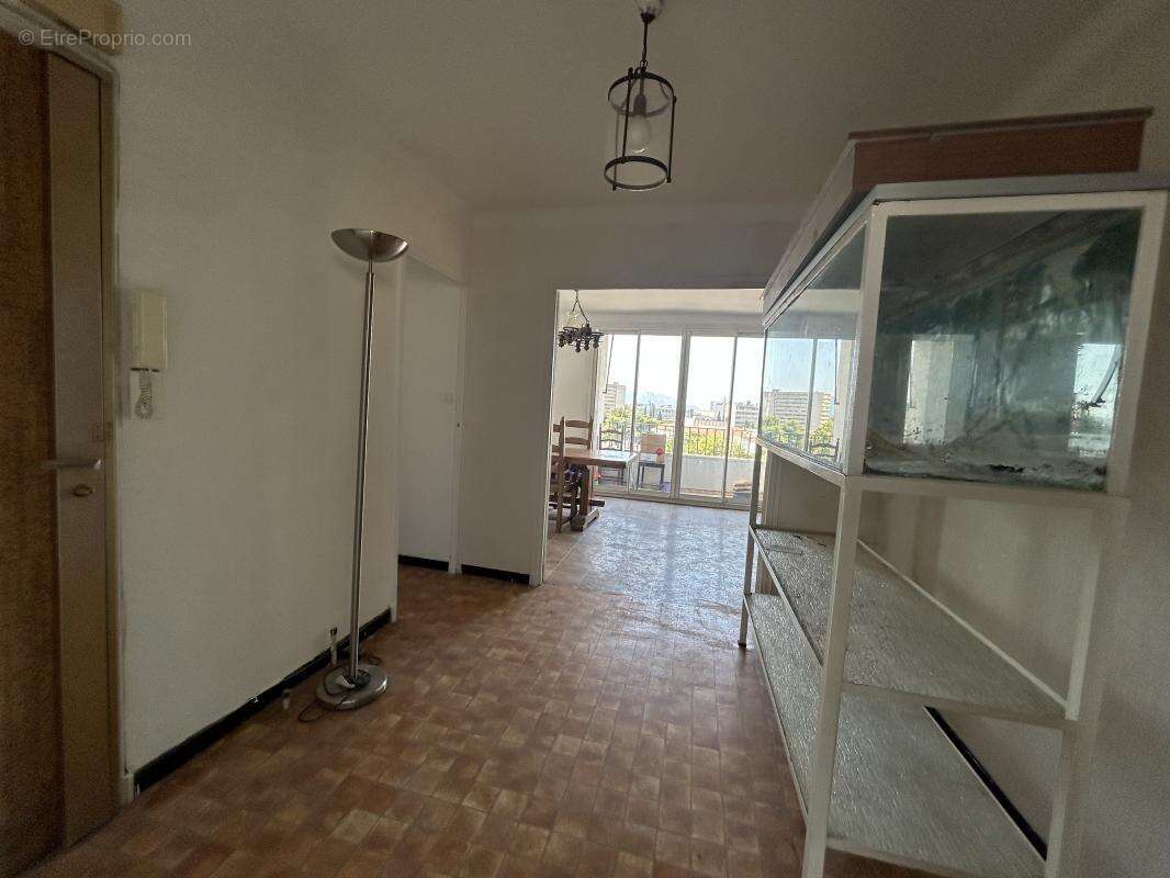 Appartement à MARSEILLE-5E