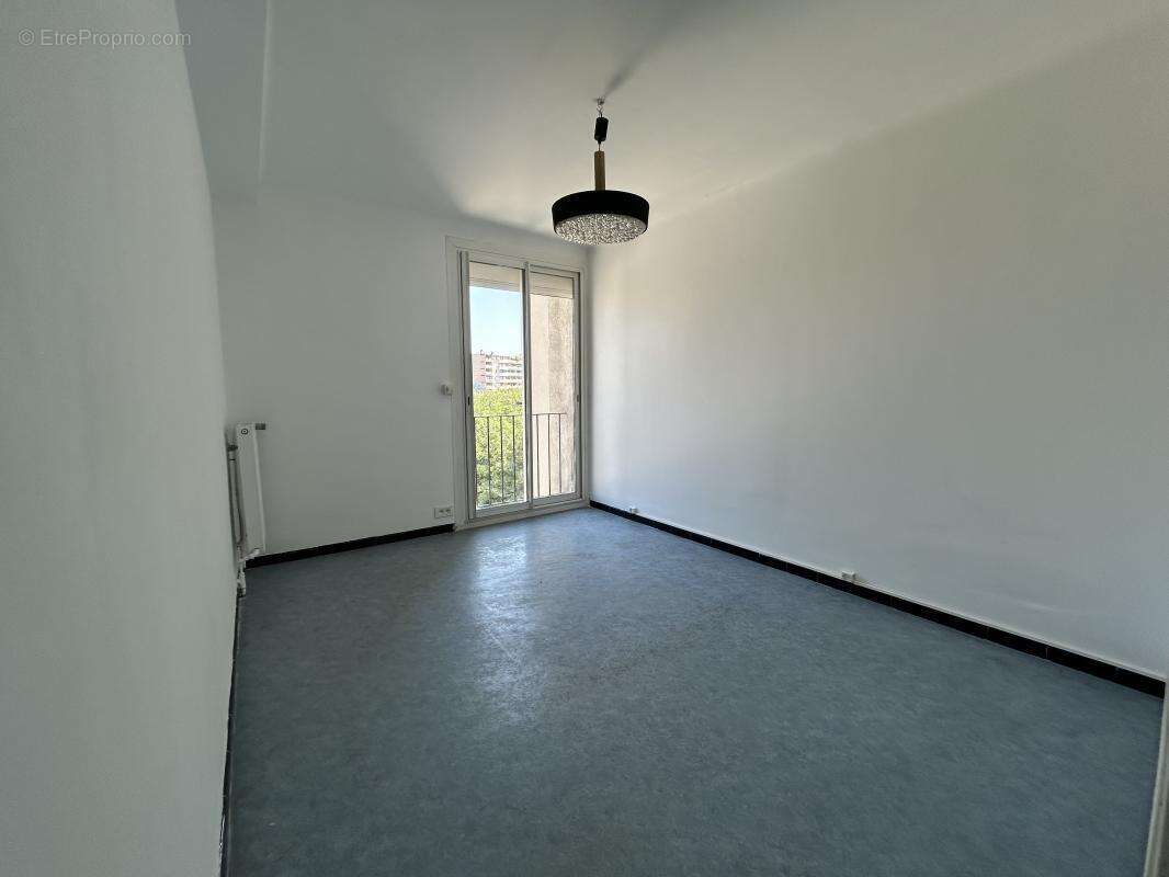 Appartement à MARSEILLE-5E
