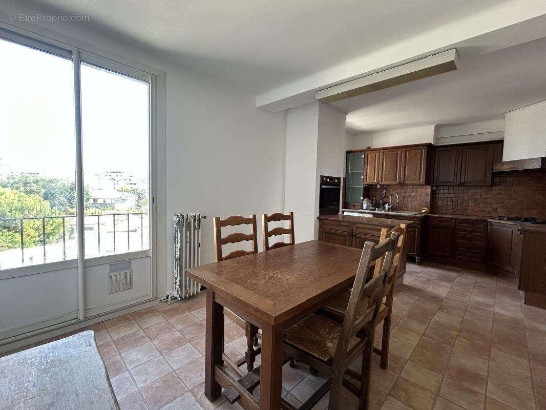 Appartement à MARSEILLE-5E